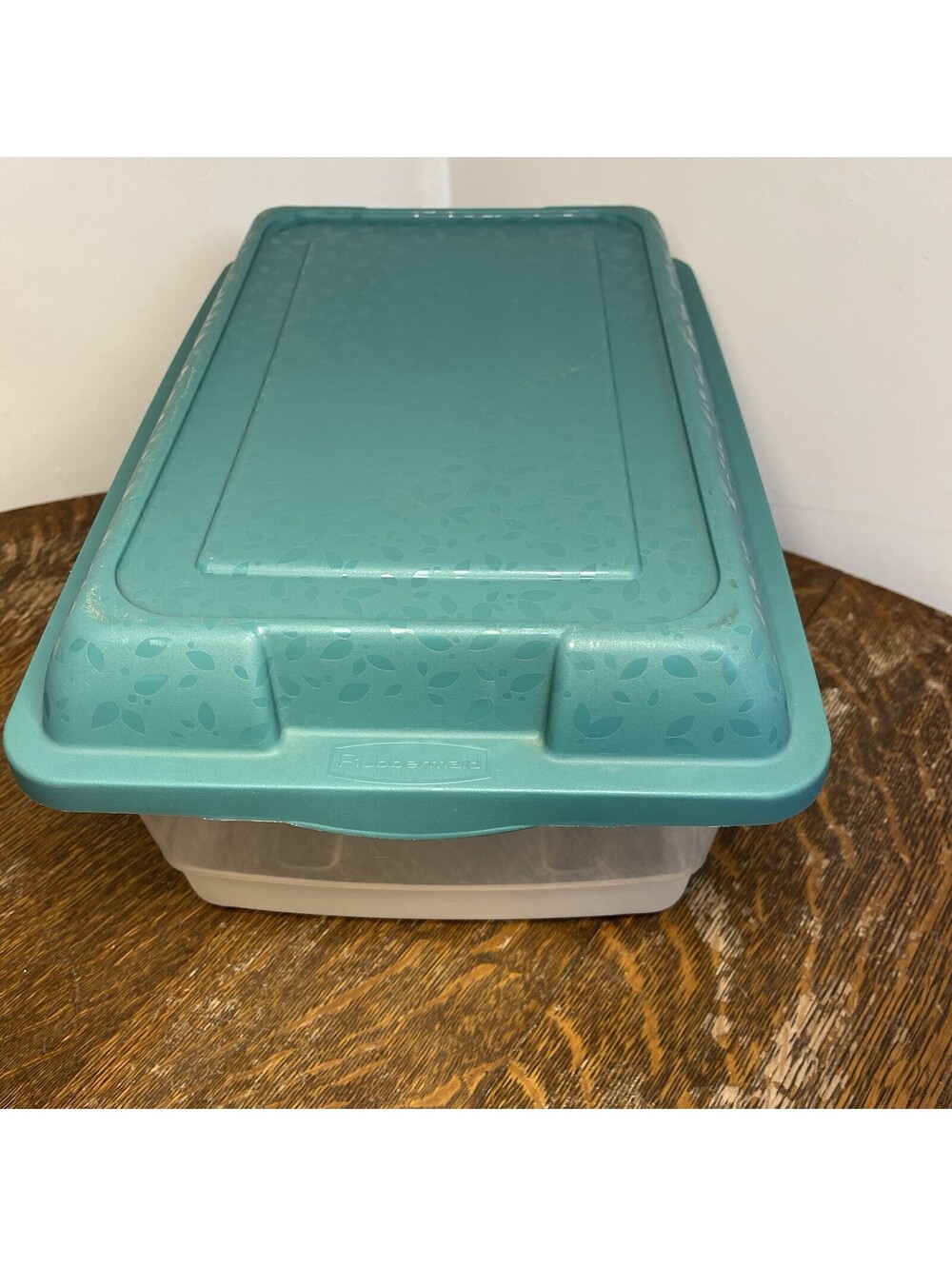 Rubbermaid Green Leaf Pattern Storage Container with High Lid Rectangular 16”